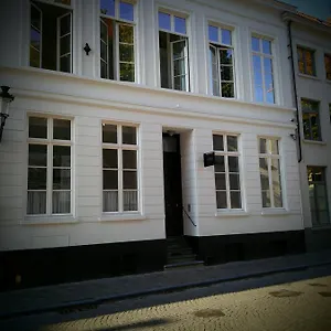 Les Invites Bed & Breakfast